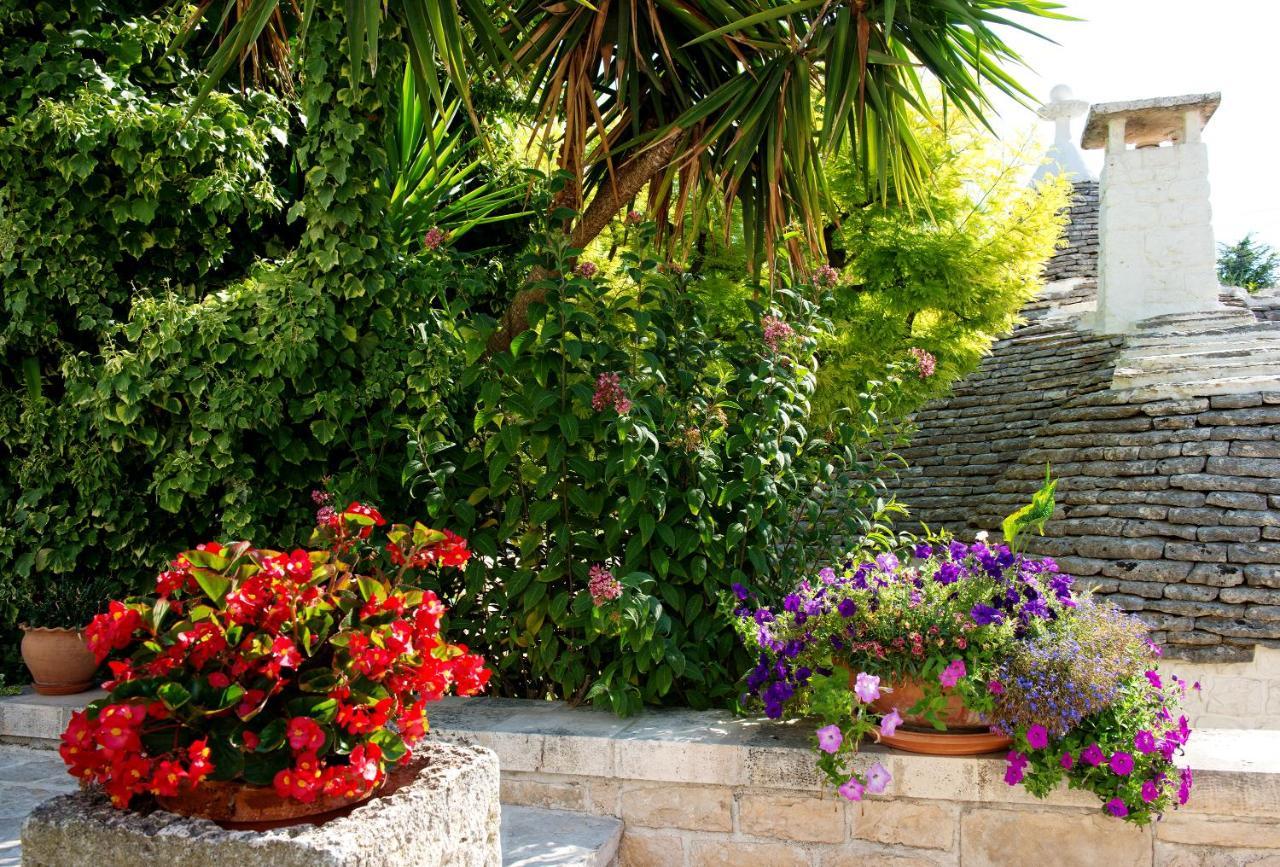 Trullo Giardino Fiorito Bed & Breakfast Alberobello Dış mekan fotoğraf