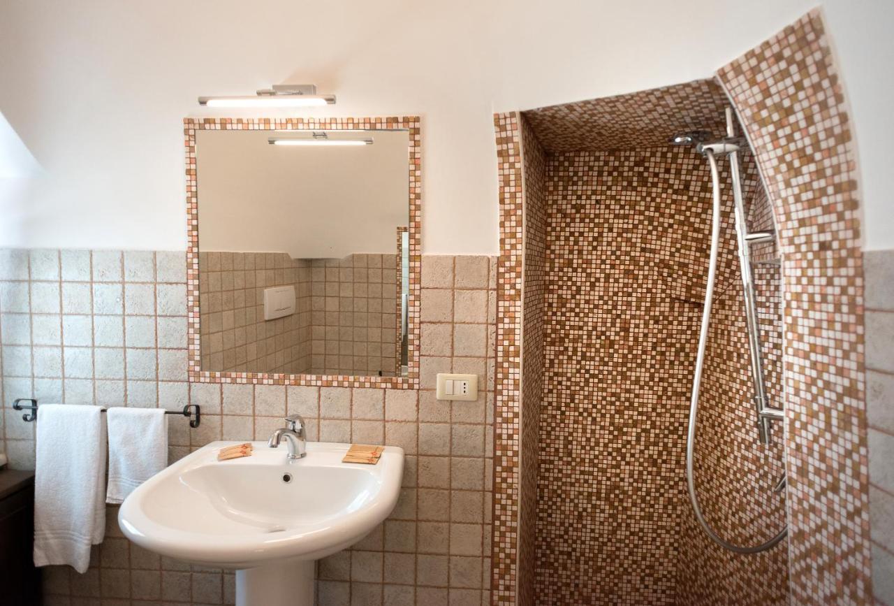 Trullo Giardino Fiorito Bed & Breakfast Alberobello Dış mekan fotoğraf